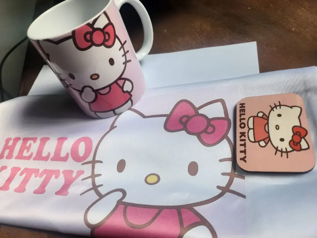 Hello kitty gift set- 330ml mug, magnet and scatter cushion pillow case